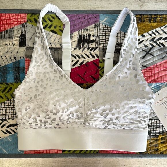 Fabletics White & Silver Leopard Print Sports Bra sz XS All Day Every Day Bra II - Picture 1 of 12